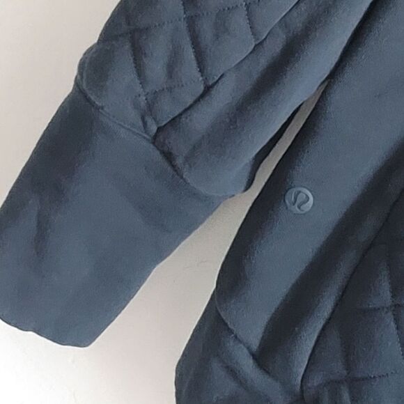 Lululemon Womens  Forever Blue Warm Sweatshirt Size 6 - Picture 3 of 14
